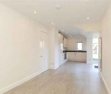 4 bedroom terraced house to rent - Photo 5