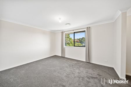 Beautifully Renovated 5 Bedroom House - Photo 4