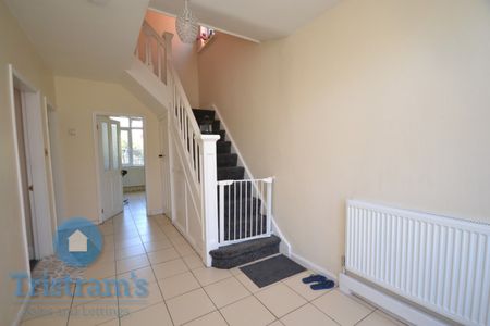 4 bed Detached House for Rent - Photo 3