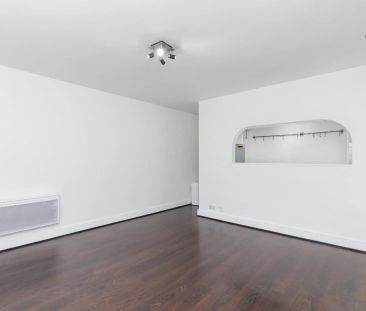 1 Bedroom Flat - Photo 2