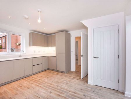 A newly built three bedroom house in the popular Beaulieu Park development - Photo 5
