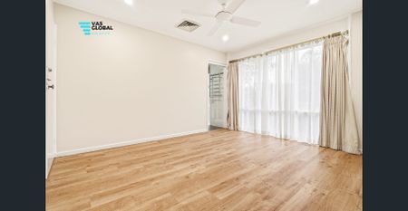 Renovated in Crestwood Catchment! - Photo 4