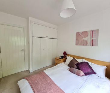 2 bedroom Flat To Let - Photo 3