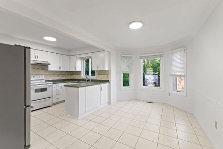 For Lease - 459 Glenashton Drive, Oakville, Ontario - Photo 2