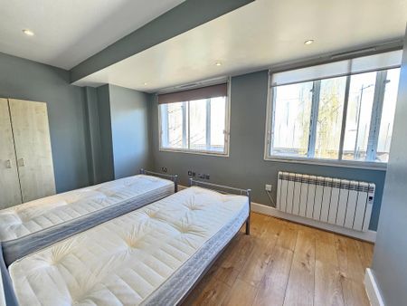 3 bedroom flat to rent - Photo 5