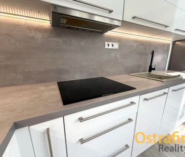 Pronájem moderního a prostorného bytu 3+1 v Ostravě – Porubě, ul. K... - Photo 3