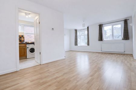 3 bedroom flat to rent - Photo 2