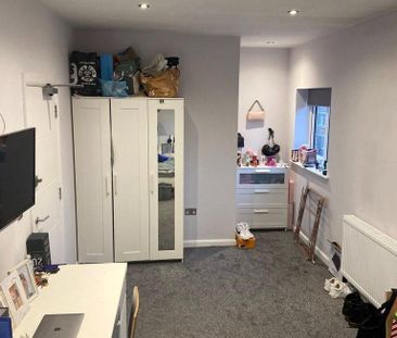 3 bedroom flat to rent - Photo 3