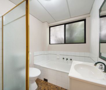 Spacious 2-Bedroom Apartment in Convenient Location - Photo 5