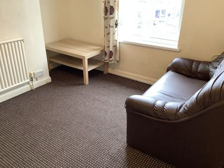 2 Bedroom Terraced To Rent in Lenton - Photo 2