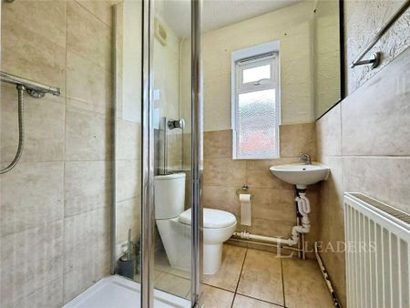 4 bedroom detached house to rent - Photo 2