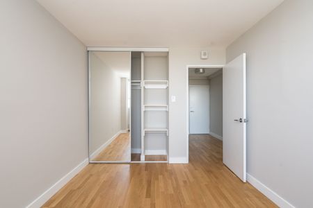 730 St Clarens Avenue - Photo 3