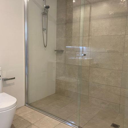 Modern two bedroom unit - Photo 4