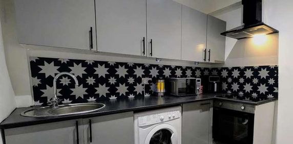 William Street, Swindon, SN1 - Photo 2