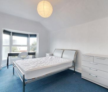 5 bedroom end of terrace house to rent - Photo 3