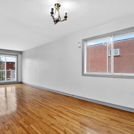 3-bedroom apartment 1200 sqft Perfect spot Lachine Montreal for rent - Photo 4