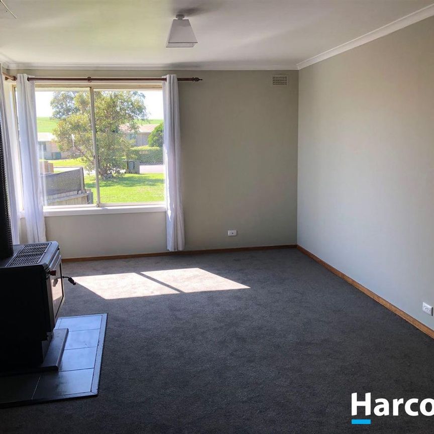 3 Bedroom Home in Great Location - Photo 1