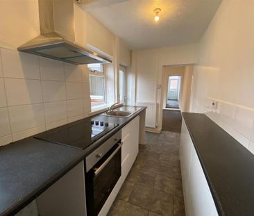 3 bedroom terraced house to rent - Photo 4