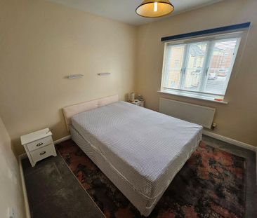 2 bedroom coach house to rent - Photo 2