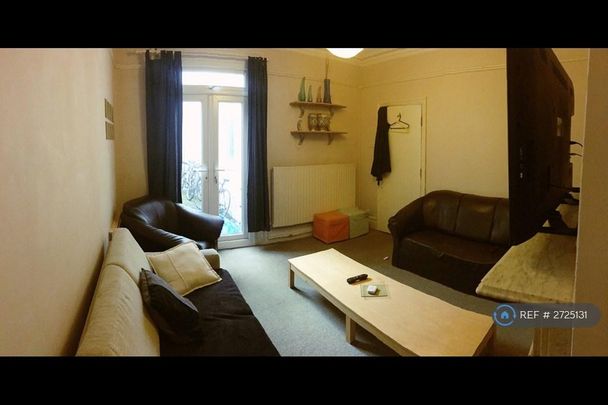1 bedroom in a house share to rent - Photo 1