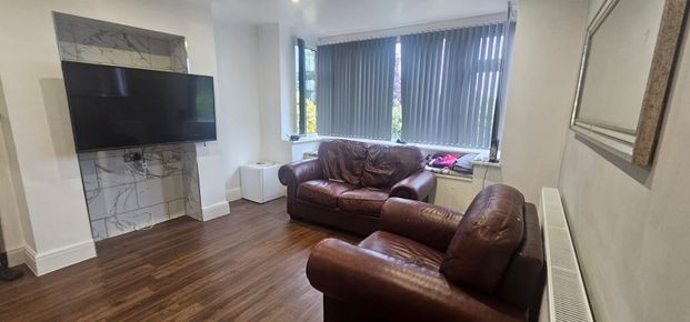 5 Bed - 18 St Chads View, Headingley, Leeds - LS6 3QA - Student - Photo 1