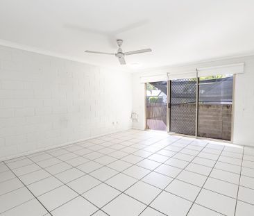 9/15 Second Avenue, Railway Estate - Photo 1