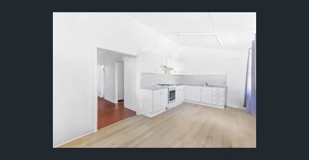 Tidy Gable home in convenient location - Photo 2