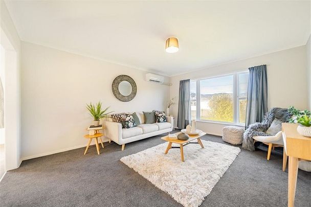 Beautiful renovated 3 bedroom home - Photo 1