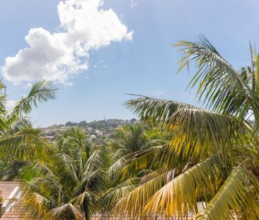 Spacious three level Townhouse. - Photo 1