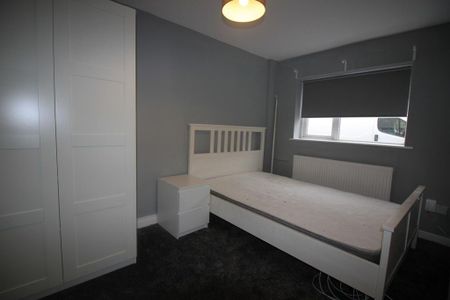 4 bedroom terraced house to rent - Photo 4