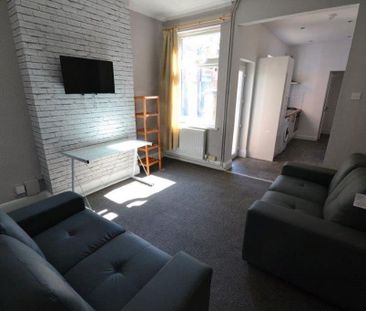 4 bedroom terraced house to rent - Photo 3