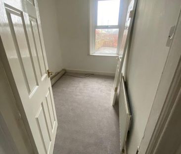 2 bedroom ground floor flat to rent - Photo 4