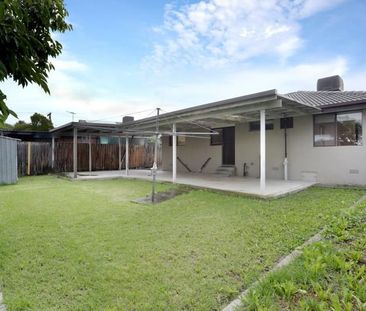 Gorgeous Home In The Heart Of Gladstone Park! - Photo 6