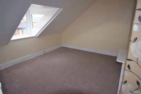 2 bedroom Flat To Let - Photo 4