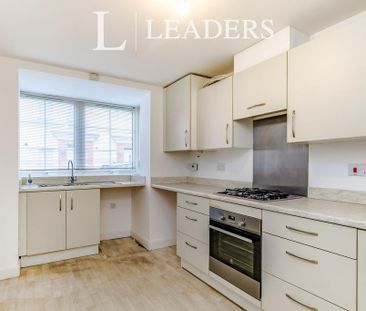 4 bedroom semi-detached house to rent - Photo 1