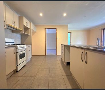 Comfort, Convenience in the Heart of Bligh Park - Photo 5