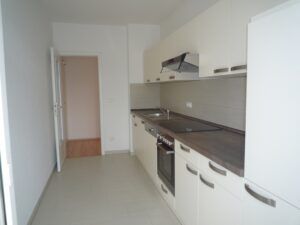 Robert-Koch-Str. 40, Wohnung 5 ~~~ Einbauküche, Balkon, Bad mit Wanne, Keller - Photo 2