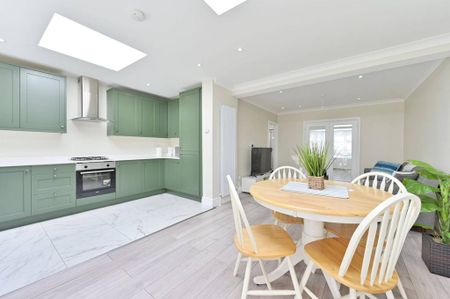 3 bedroom end of terrace house to rent - Photo 4