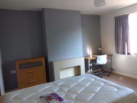 4 bedroom House To Let - Photo 5