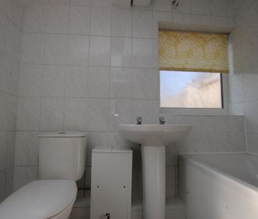 2 bedroom end of terrace house to rent - Photo 5