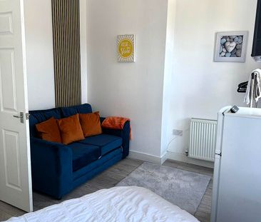 £1,500 PCM, Three Bedroom House in Penarth Road, Grangetown, Cardif... - Photo 5