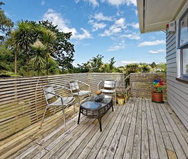 A Family House with a Sleepout on a Large Section. - Photo 1
