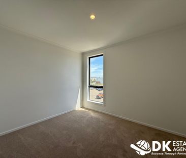 Modern and Low-Maintenance Living in the Heart of Wollert - Photo 3