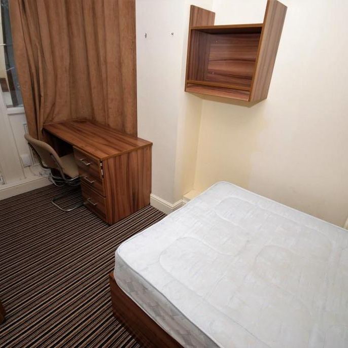 6 bedroom flat to rent - Photo 1