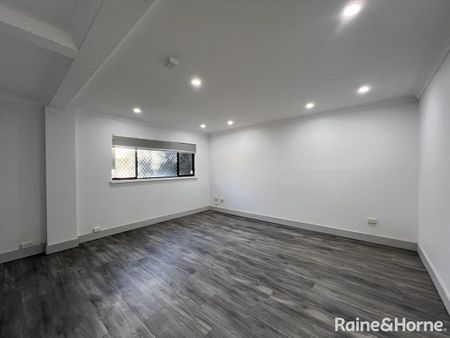 Large Family Home in West Orange with Solar Panels - Photo 4