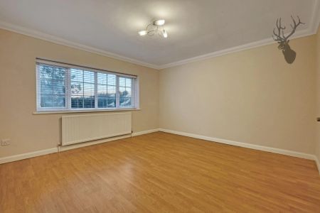 4 Bedroom House - Semi-Detached - Photo 5