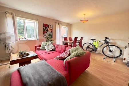 Larger than average, private development - Photo 2