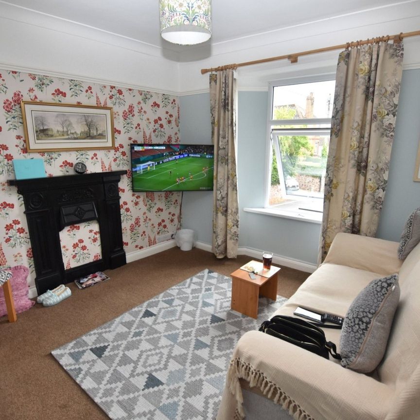 Hylands, 27 Barnpark Road, Teignmouth, TQ14 - Photo 1