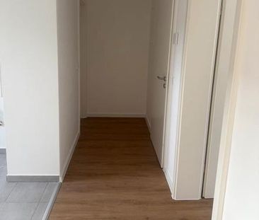 Schöne renovierte 3 Zimmer Wohnung mit Terrasse in Leverkusen - Photo 1