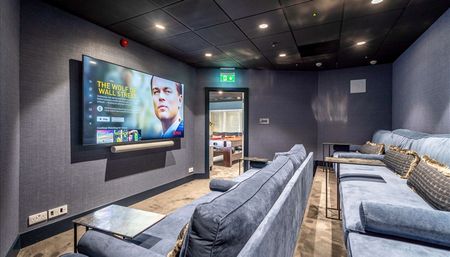 Spacious Second Floor Two Bed Two Bathroom Apartment – Canary Wharf, E14 8RW - Photo 3